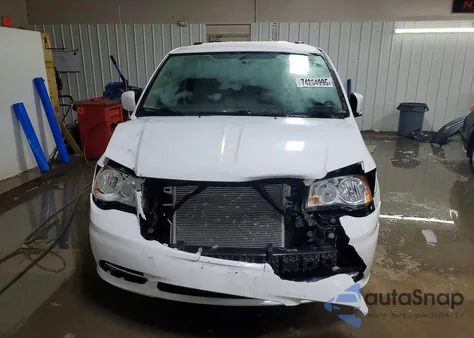 2016 Chrysler Town & Country Touring z USA, uszkodzony, nr VIN 2C4RC1BG1GR213635